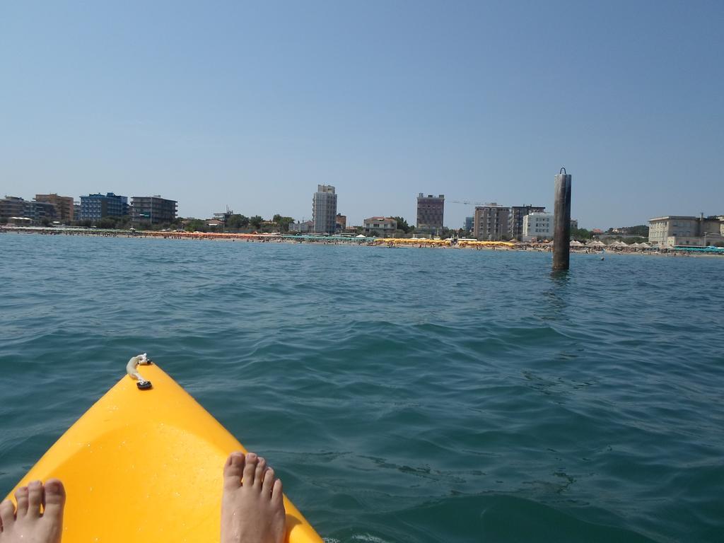 Hotel Mare Pesaro Bagian luar foto